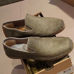 Ugg size 8 calf hair scales